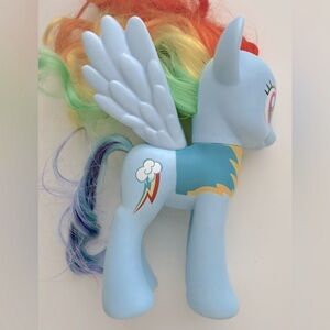 2010 G4 My Little Pony Friendship is Magic Rainbow Dash Classic Figure